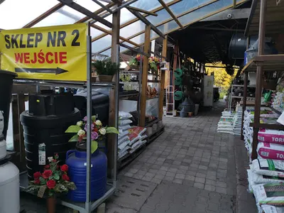 Centrum Ogrodnicze DOM i OGRÓD s.c. (2 wejście - w głębi placu)